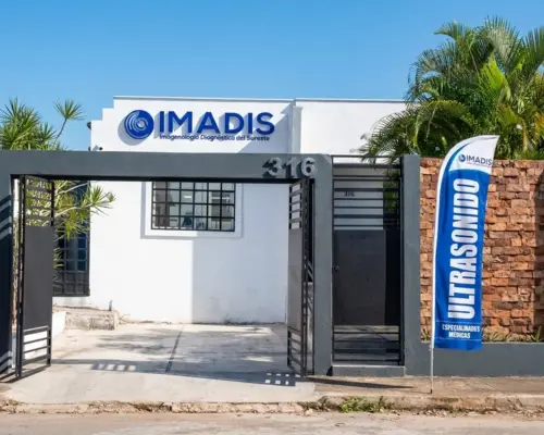 Fachada del centro de radiología y ultrasonidos IMADIS en Mérida, Yucatán